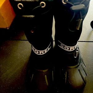 Sorel kid snow boots black size 4